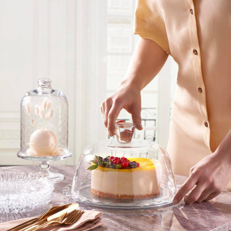 Cake stands and plates