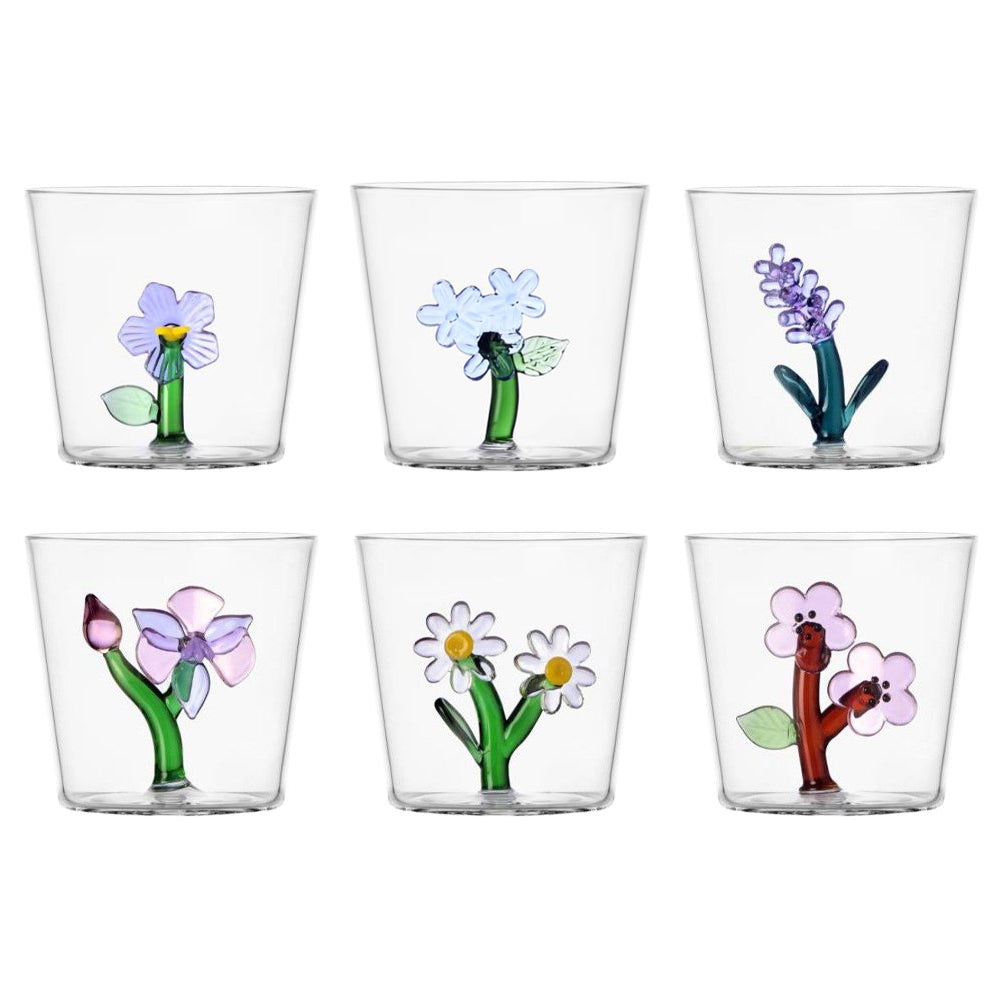 Set di sei bicchieri trasparenti con decorazioni floreali colorate, disposti in due righe, su sfondo bianco.