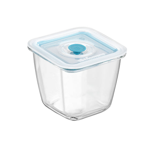 Quadratischer Glasbehälter mit hellblauem Deckel, transparent, leicht kantig, ohne sichtbaren Inhalt.