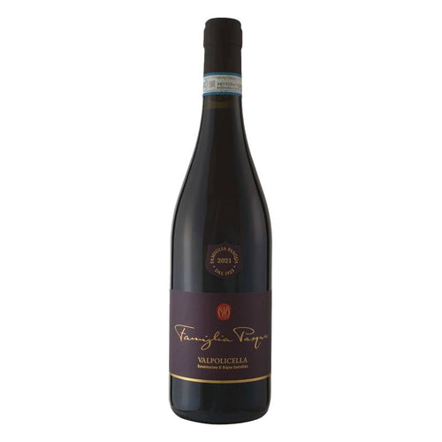 Bouteille de vin rouge Famiglia Pasqua Valpolicella avec étiquette violet foncé, médaillon doré et collerette bleu clair, fond blanc