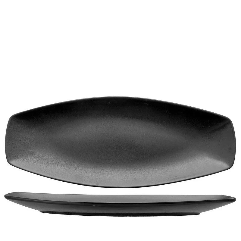 Platos negros alargados con borde redondeado en cerámica mate, presentados en vista superior y lateral sobre fondo blanco.