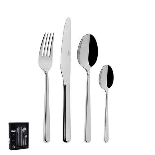 Set di posate in acciaio inox lucido, composto da una forchetta, un coltello e due cucchiai, disposto su sfondo bianco.