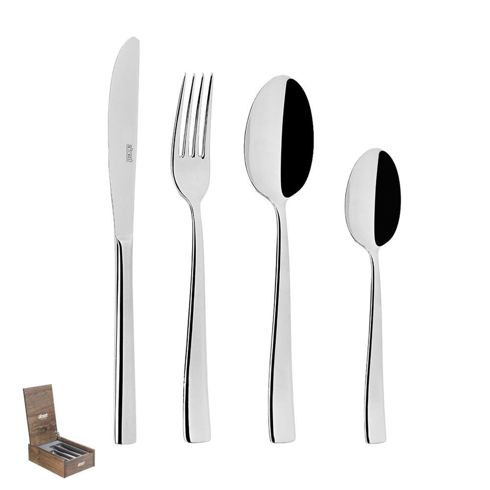 Set di posate in acciaio inox lucido: coltello, forchetta, cucchiaio grande e cucchiaino, con una scatola di legno in basso a sinistra.