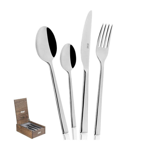 Set di posate in acciaio inox, composto da un cucchiaio, un cucchiaino, un coltello e una forchetta, con scatola in legno marrone.