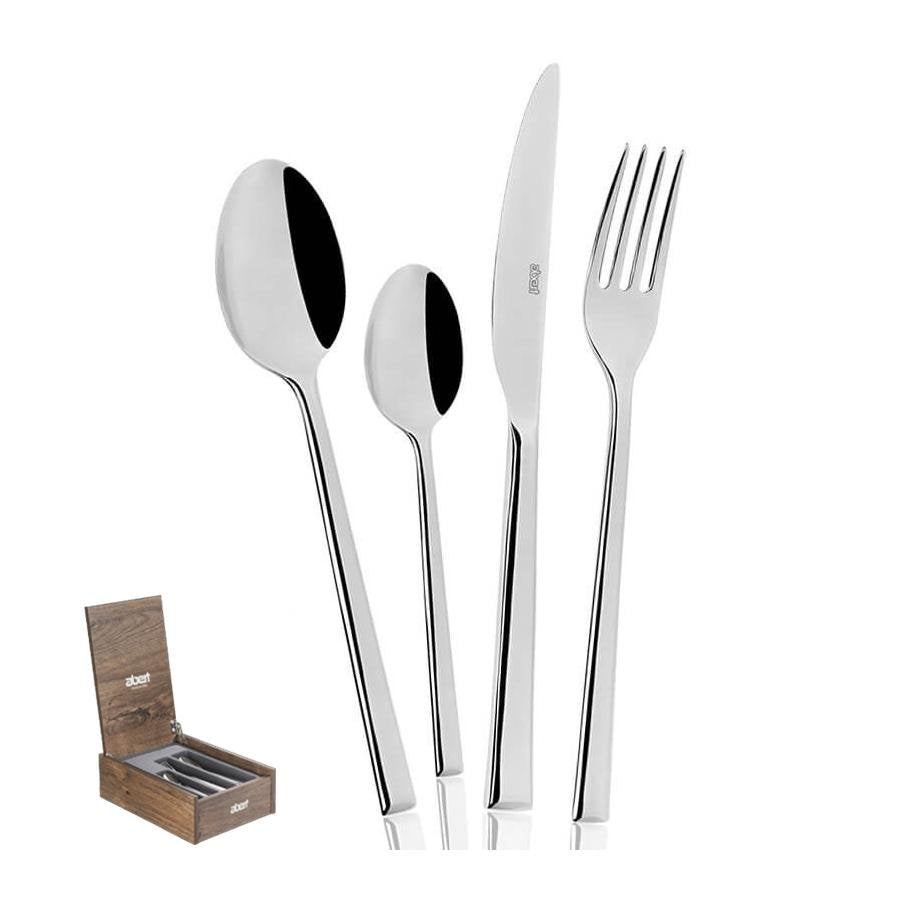 Set di posate in acciaio inox, composto da un cucchiaio, un cucchiaino, un coltello e una forchetta, con scatola in legno marrone.