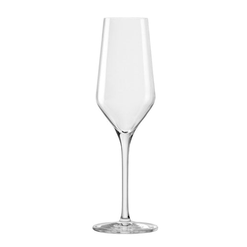 bicchiere trasparente in vetro per champagne dalla forma slanciata con gambo sottile e base rotonda, su sfondo bianco