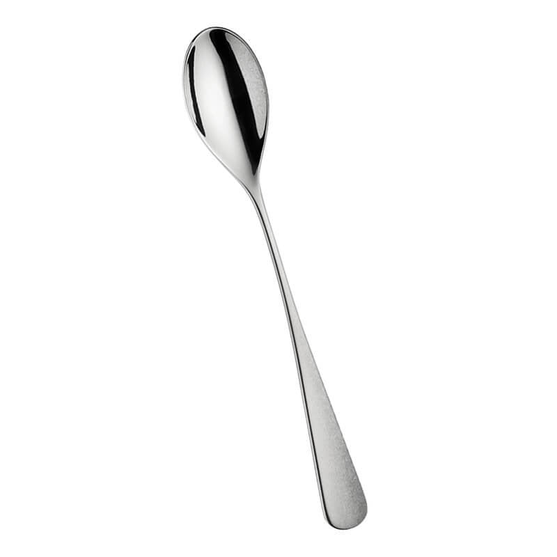 longue cuillère en acier inoxydable brillant avec manche étroit et fond arrondi sur fond blanc