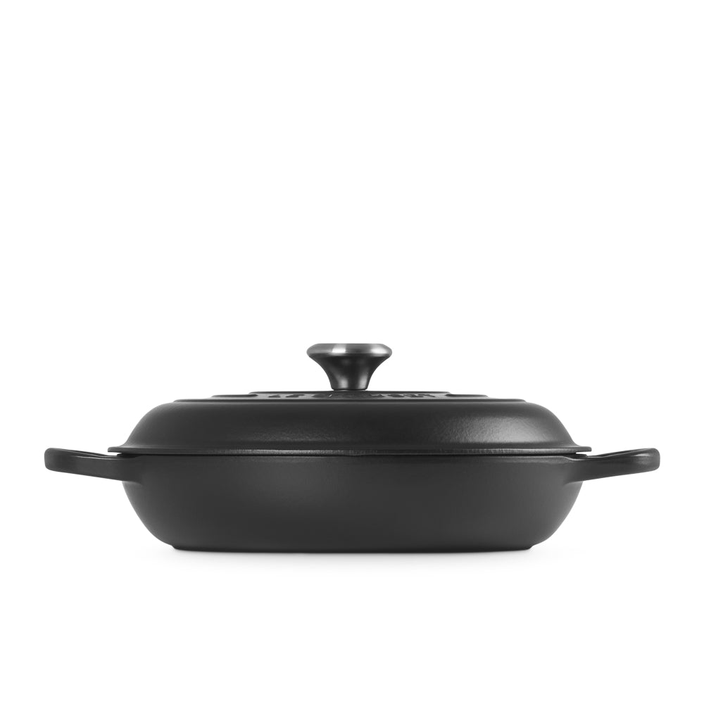 Pentola in ghisa nera con coperchio.