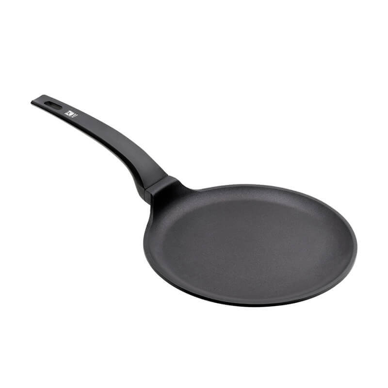Runde schwarze Pfanne mit langem Griff, aus Antihaft-Material, auf neutralem Hintergrund.