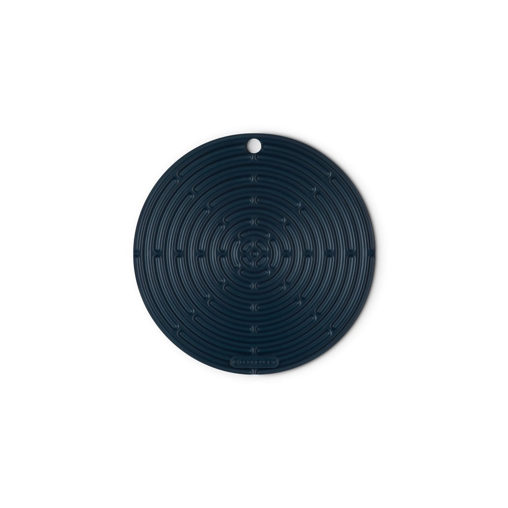 Tapis rond en silicone bleu foncé à surface spiralée et trou pour accrocher.