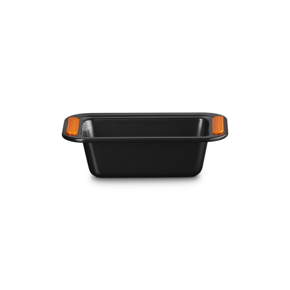 Plat rectangulaire en métal noir avec poignées orange, lisse et brillant, sur fond blanc.