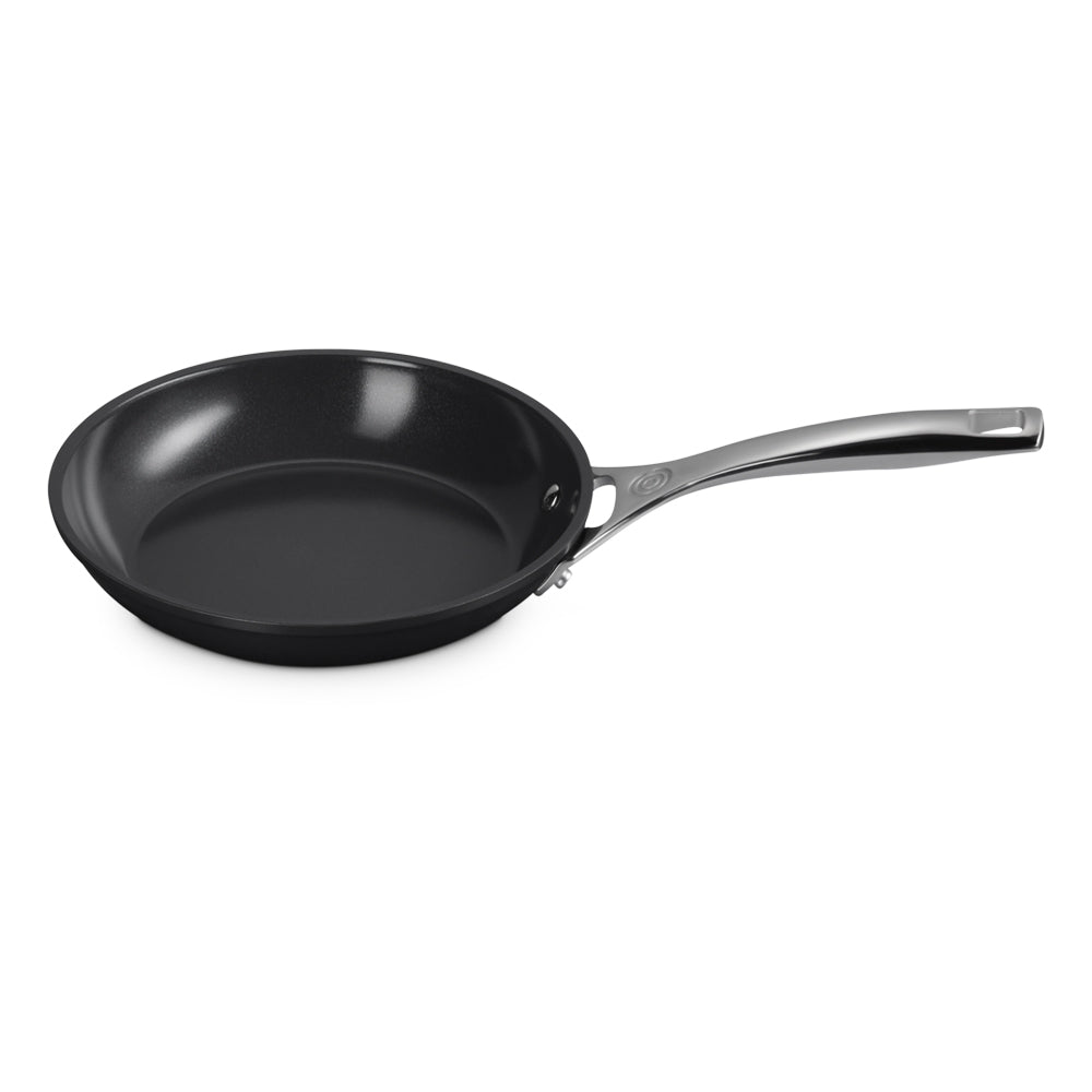 Le Creuset Essential poêle basse antiadhésive avec revêtement céramique en acier inoxydable