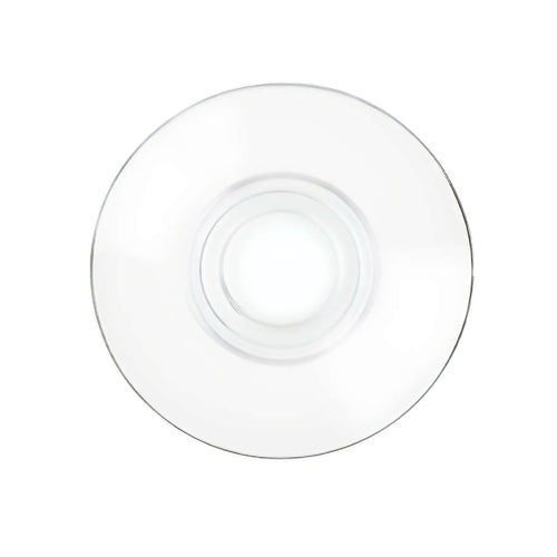 Transparenter runder Teller mit glatten Rändern und konkavem Zentrum; glänzende reflektierende Oberfläche.