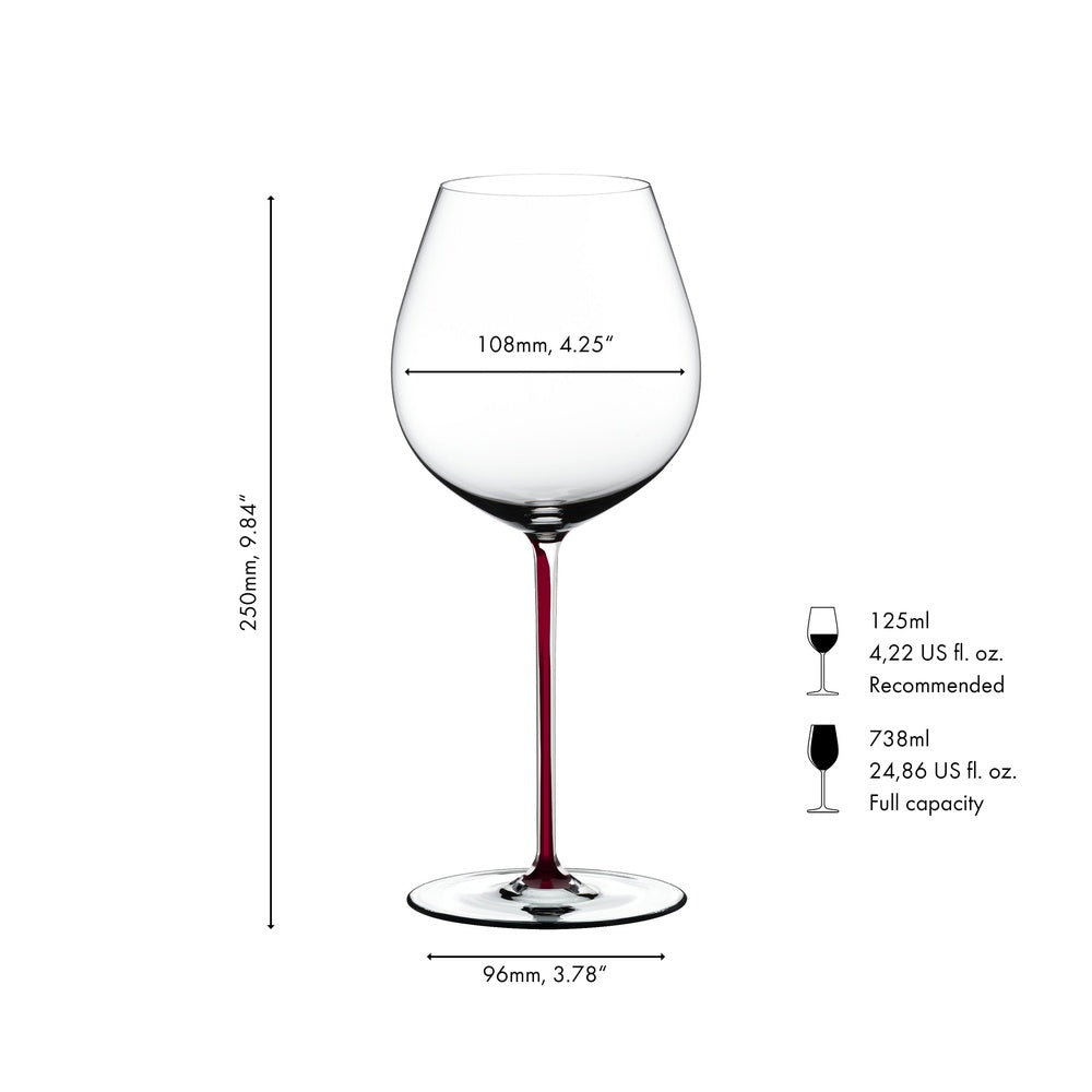 Calice da vino in vetro trasparente con gambo rosso. Forma ampia e curvilinea, base rotonda. Dimensioni e capacità indicate a lato.