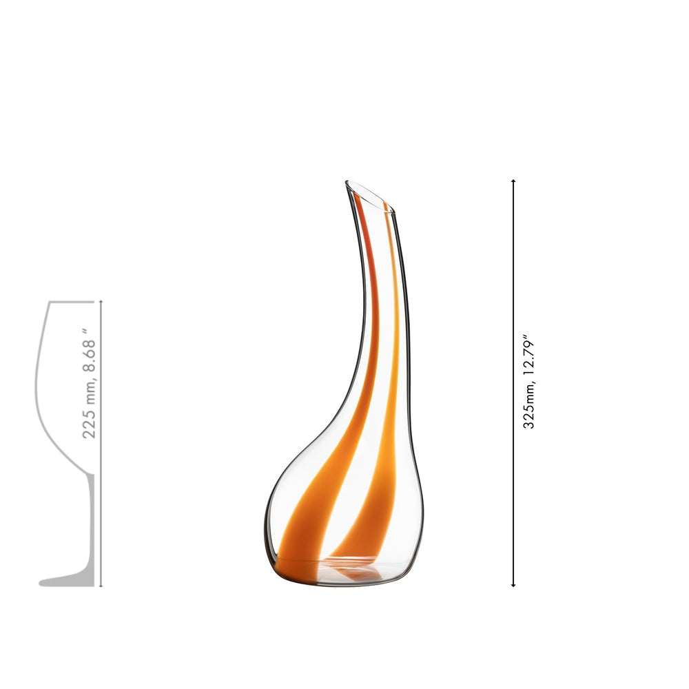 Vaso in vetro trasparente con strisce arancioni, forma slanciata e curva, altezza 32,5 cm, su sfondo bianco.