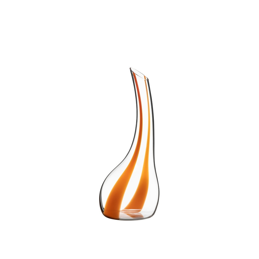 Vaso in vetro trasparente con design sinuoso, caratterizzato da strisce arancioni all'interno.
