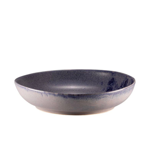 piatto fondo rotondo in ceramica blu sfumato con bordo leggermente rialzato su fondo bianco