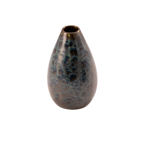 vaso in ceramica dalla forma ovale con finitura lucida marrone e blu sfumato su sfondo bianco