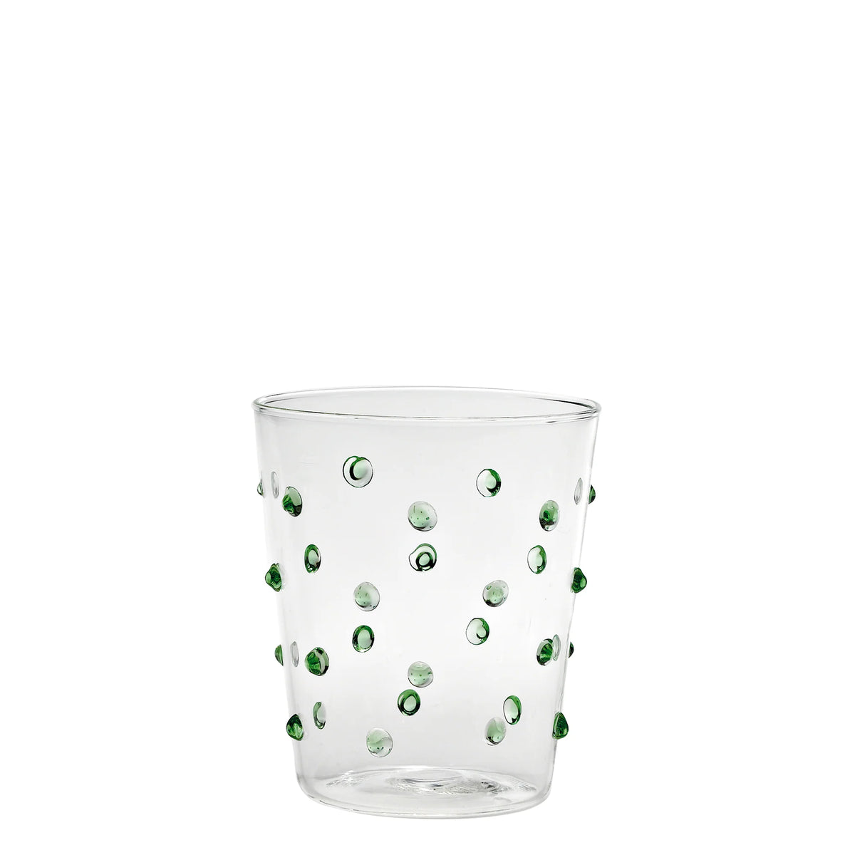 Bicchiere trasparente in vetro con decorazioni a pois tridimensionali verdi distribuiti sulla superficie, sfondo bianco.