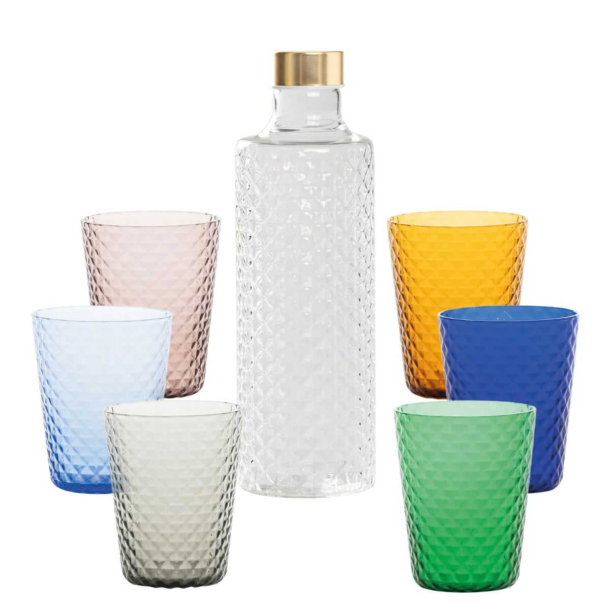 Pequeña garrafa transparente con tapón dorado, rodeada de seis vasos de colores: rosa, azul, verde, amarillo y celeste.