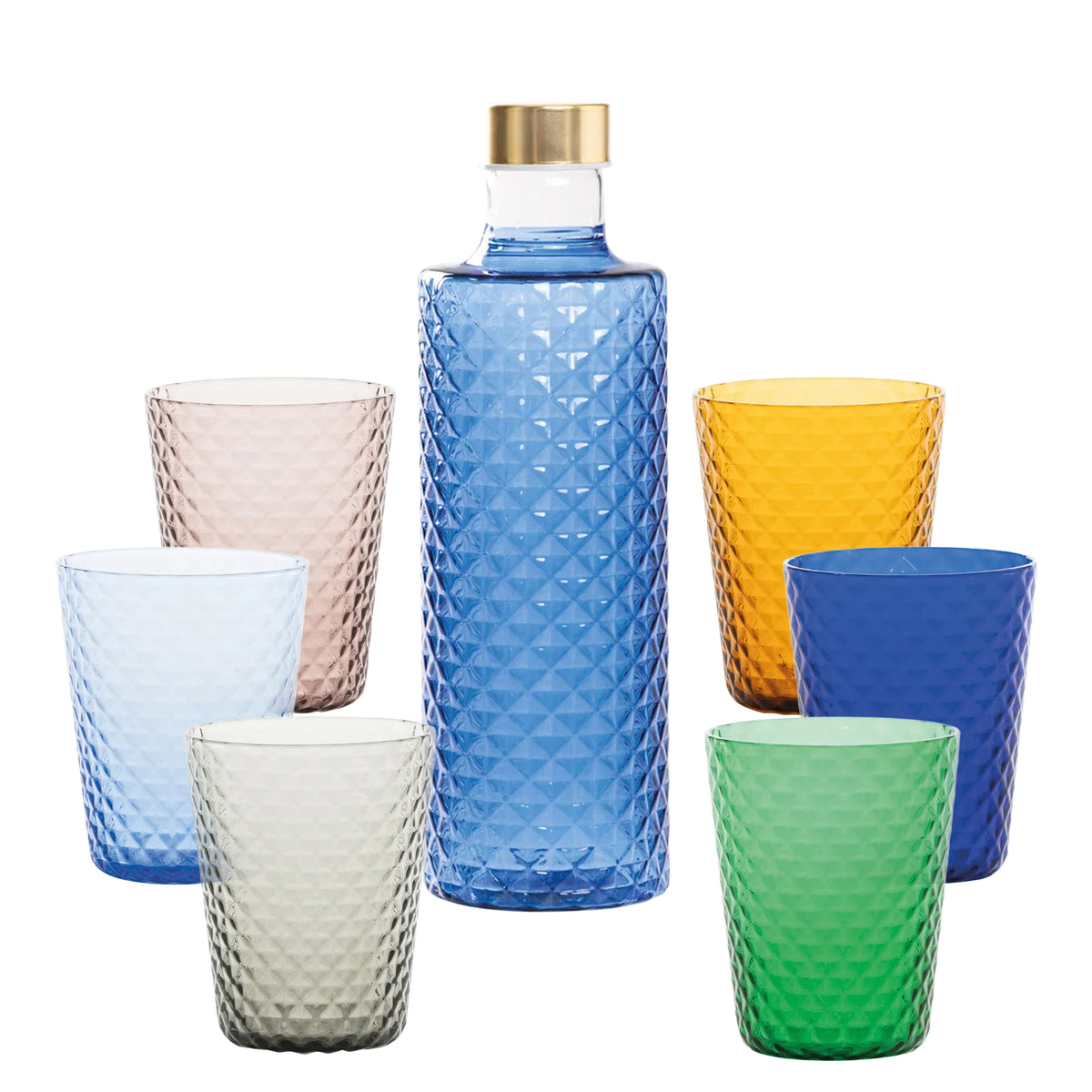 Botella de vidrio azul con tapón dorado y seis copas de colores: rosa, azul claro, amarillo, azul, verde y gris, todas con textura en relieve.