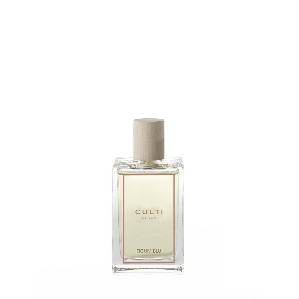 bottiglia trasparente con liquido profumato colore giallo chiaro, etichetta beige con scritte marroni "CULTI MILANO FICUM BLU", tappo cilindrico in