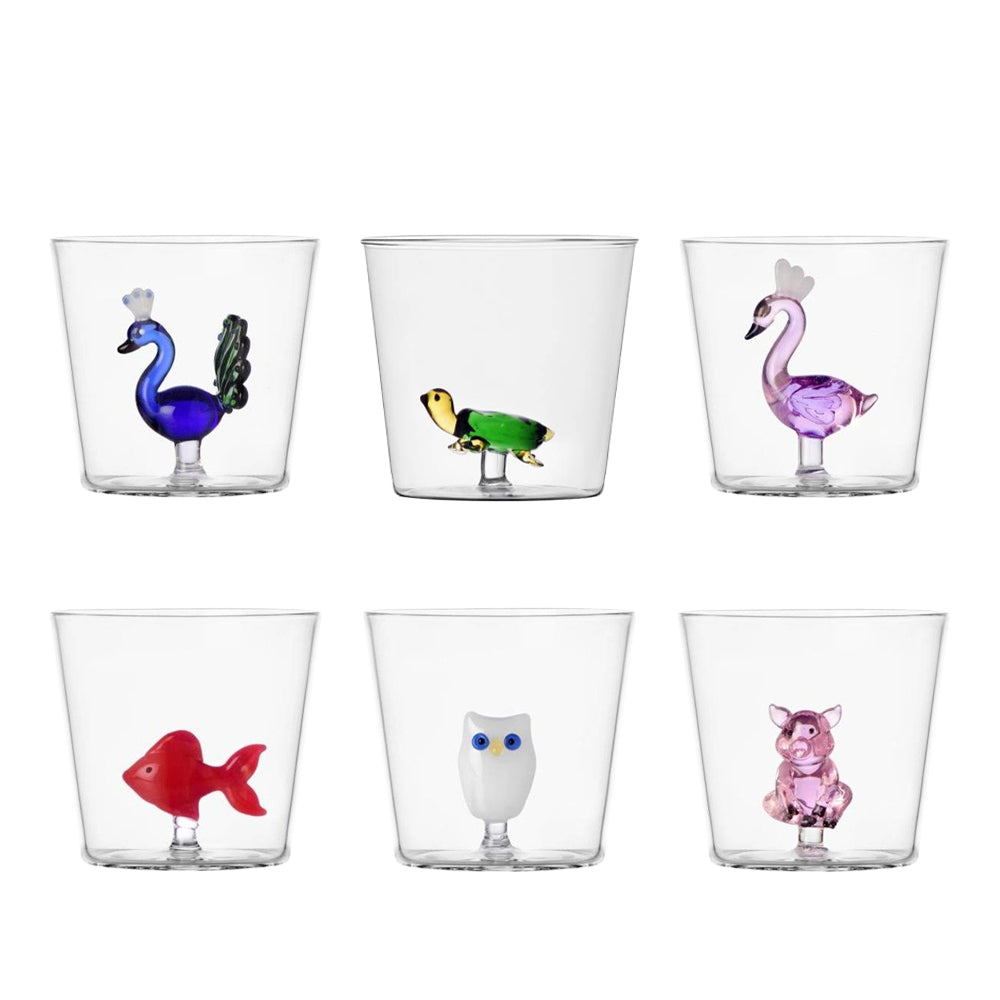 Sei bicchieri trasparenti con decorazioni interne: pavone blu e verde, tartaruga verde, fenicottero rosa, pesce rosso, gufo bianco, maialino rosa.
