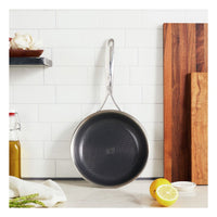 Zwilling Peak anti-aanbak ondiepe pan in roestvrij staal met Ceraforce Hycoat coating