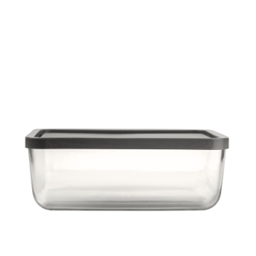Contenitore rettangolare trasparente in vetro con coperchio nero opaco in plastica.