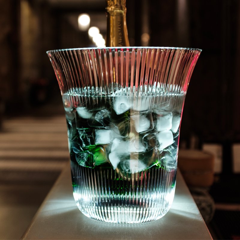 22 7 X H 24Cm Italesse Plaza Secchiello Champagne Per 1 Bottiglia In Acrilico Con Base Led