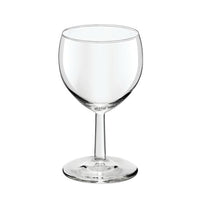 Verre transparent en verre avec coupe ronde, tige et base plate, sur fond blanc.