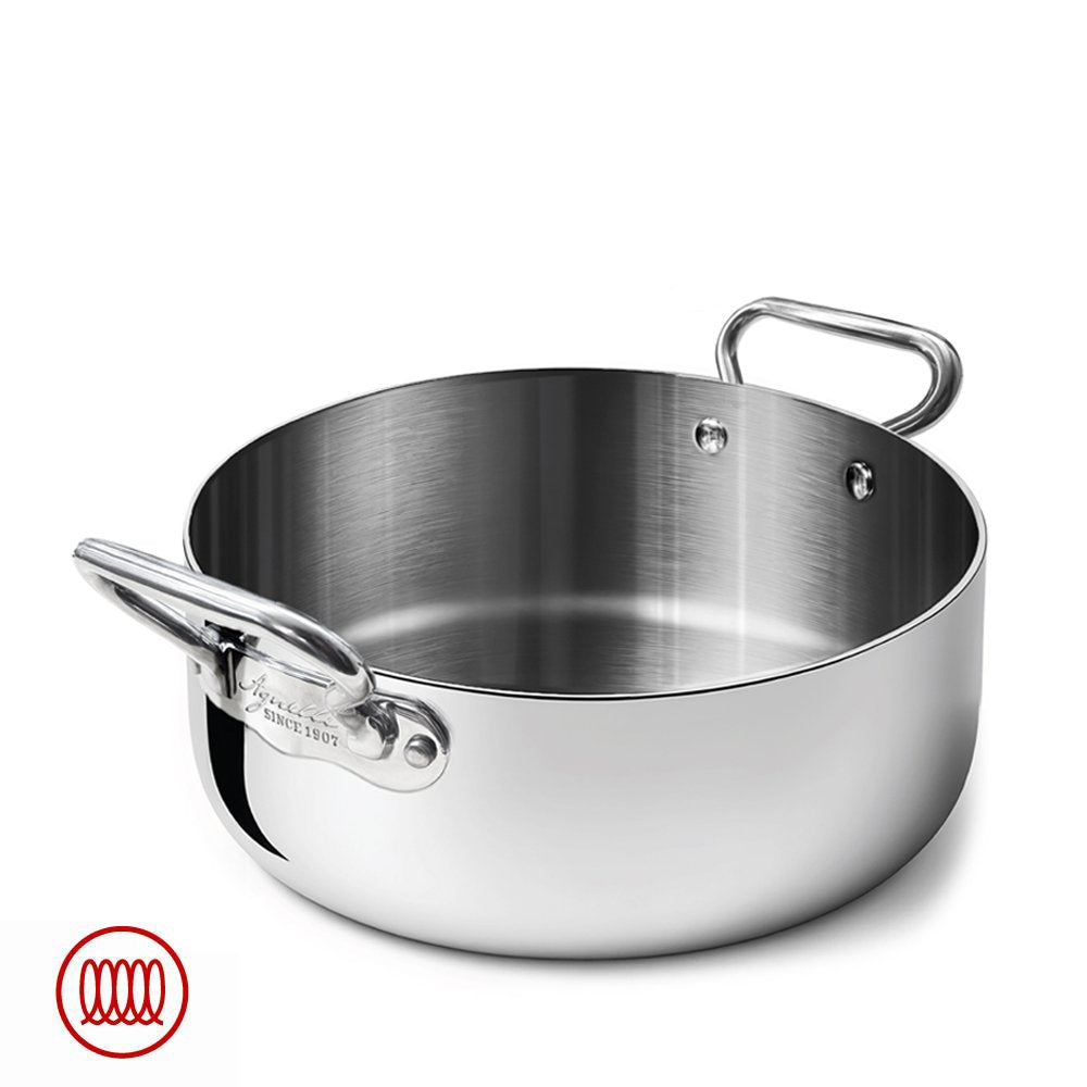 Casserole ronde en acier inox lucido avec deux anses tubolari, surface interna satinata, logo rouge avec spirali en basso a sinistra.