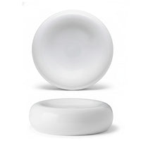 contenitore rotondo bianco lucido in ceramica con bordo arrotondato e superficie liscia visto dall'alto e di profilo su sfondo bianco