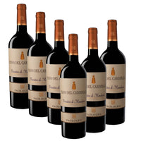 Sei bottiglie di vino rosso Passo del Cardinale Primitivo di Manduria con etichette beige e capsule color rame