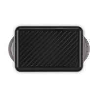 Piastra da cucina rettangolare in alluminio anodizzato nero con manici laterali, superficie rigata.