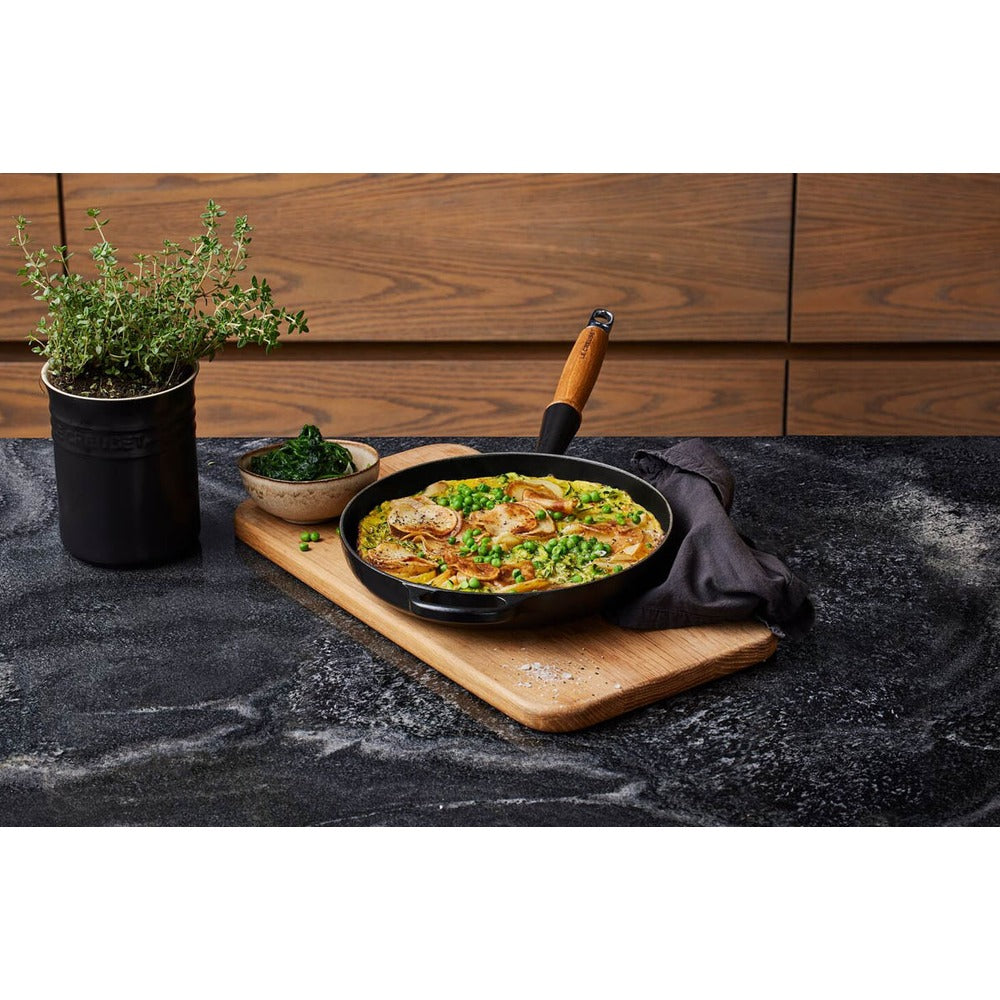 28 cm - Le Creuset Evolution shallow pan in vitrified cast iron with wooden handle
