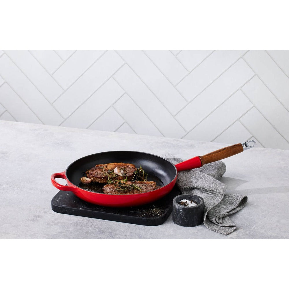 28 cm - Le Creuset Evolution shallow pan in vitrified cast iron with wooden handle