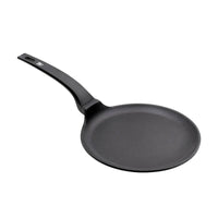 Runde schwarze Pfanne mit langem Griff, aus Antihaft-Material, auf neutralem Hintergrund.