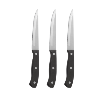 Tre coltelli da cucina con lama seghettata in metallo e manico nero con rivetti bianchi su sfondo bianco.