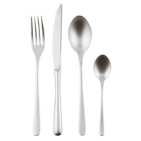 Set di posate in acciaio inox, composto da una forchetta, un coltello, un cucchiaio grande e un cucchiaio piccolo, con finitura lucida.
