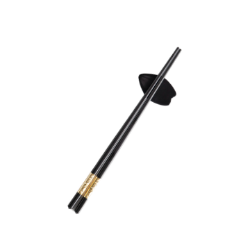 Pennello da trucco nero con impugnatura sottile e anello dorato, setole scure e forma appuntita.