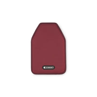 Sottopentola rettangolare in tessuto borgogna con bordo. Presente logo "LE CREUSET" in bianco su fondo nero. Sfondo bianco.