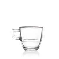 Tasse en verre transparent avec anse, forme cylindrique et base légèrement large.