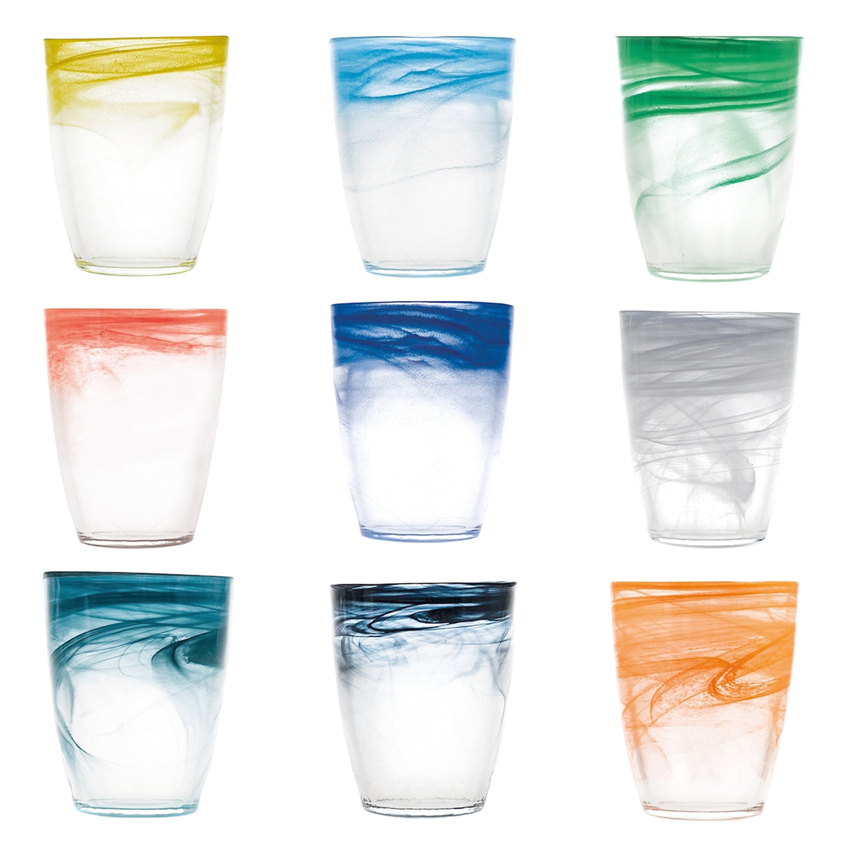Neun Gläser mit marmorierten Dekorationen in verschiedenen Farben (Gelb, Blau, Grün, Rot, Orange, Schwarz) auf weißem Hintergrund.