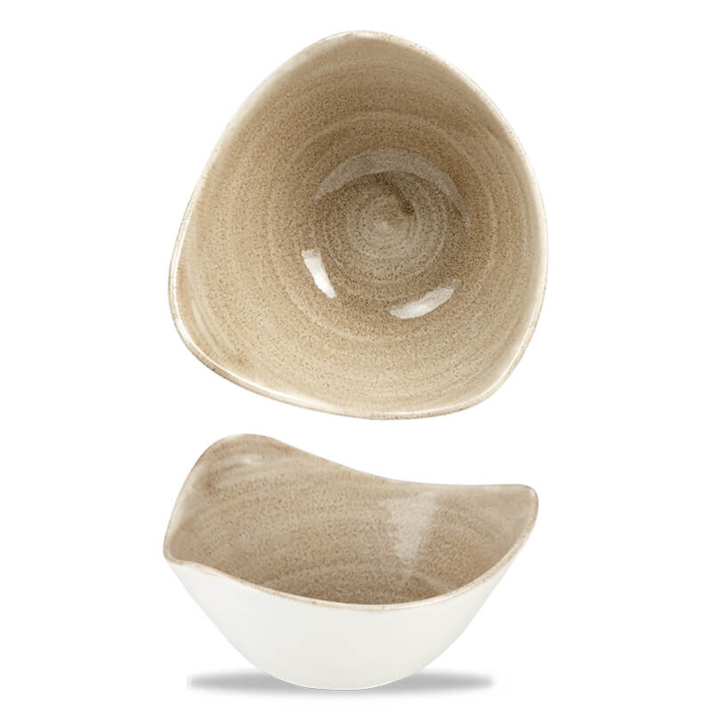 Twee keramische kommen, een boven op de andere; glanzend beige vanbinnen en mat wit vanbuiten, met asymmetrische vormen.