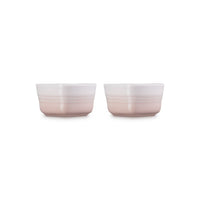 Dos cuencos cuadrados de cerámica, con degradado de color blanco y rosa, ligeramente mates con detalles lineales.