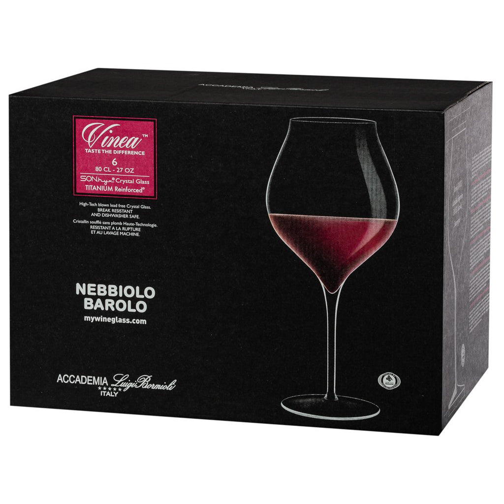 Zwarte verpakking met afbeelding van rood wijnglas met lange steel en Vinea-logo, tekst Nebbiolo Barolo en