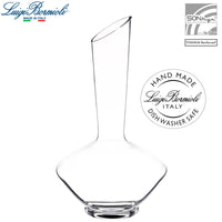 Decanter in vetro trasparente con collo lungo inclinato e base ampia, design elegante e minimalista