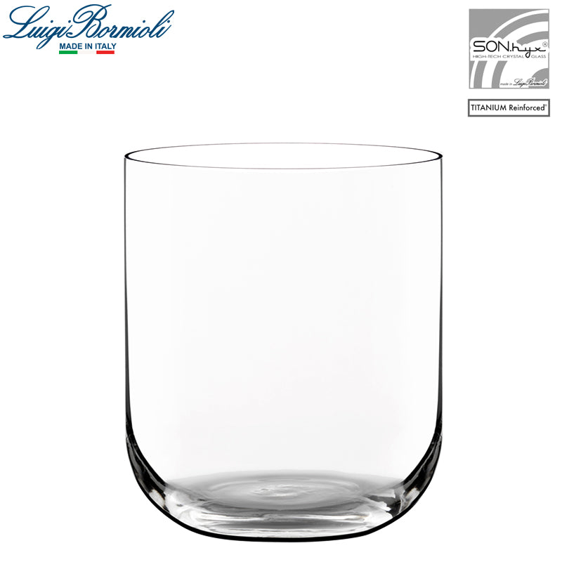 Transparant cilindrisch glas met dikke bodem op witte achtergrond met Luigi Bormioli logo en opschrift