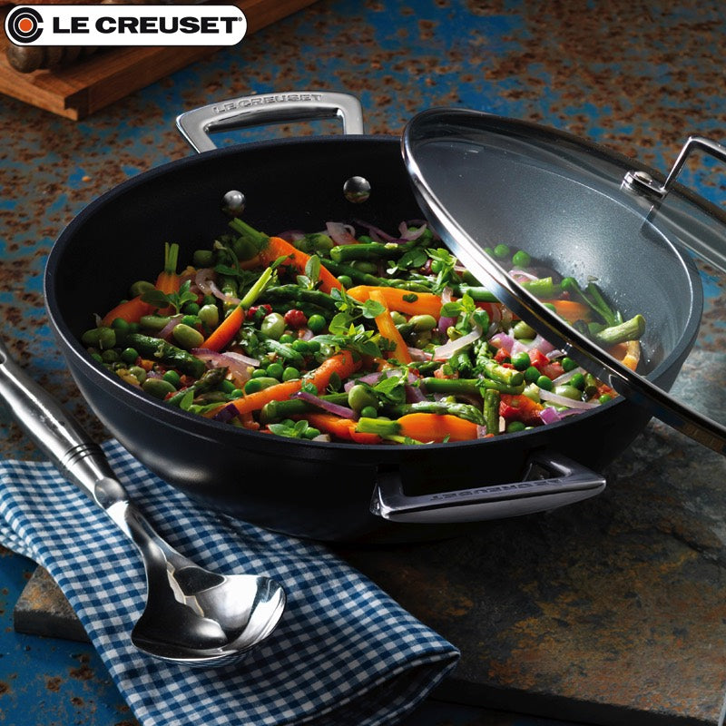 Le Creuset Les Forgees Sauteuse basse antiadhésive en aluminium avec couvercle